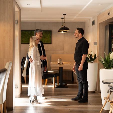 Penzion A Restaurace Bily Mlyn リベレツ エクステリア 写真