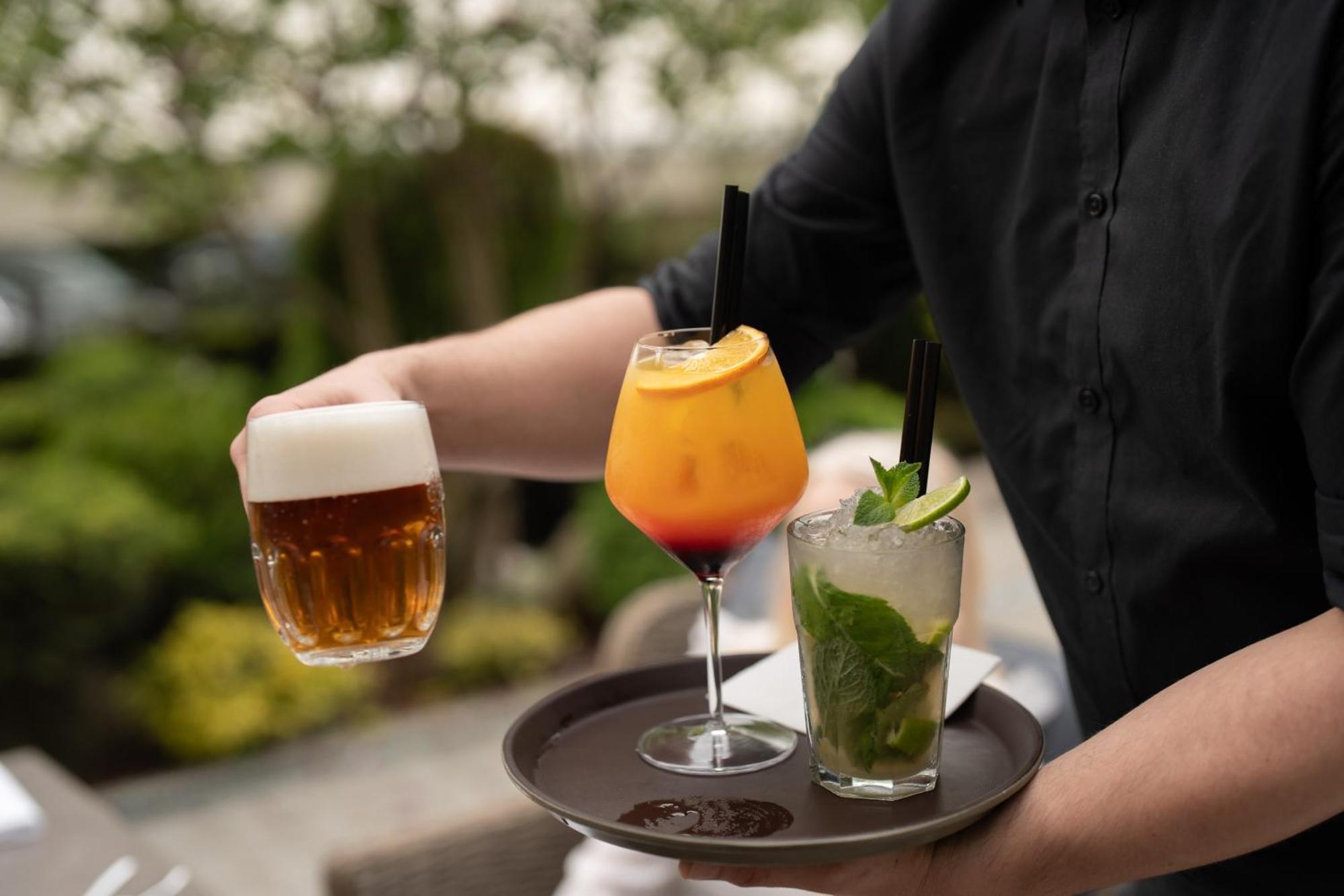 Penzion A Restaurace Bily Mlyn リベレツ エクステリア 写真
