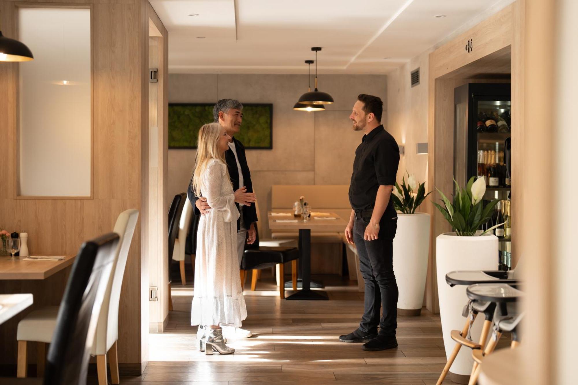 Penzion A Restaurace Bily Mlyn リベレツ エクステリア 写真
